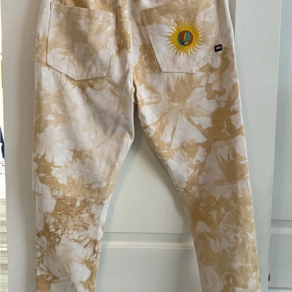 Authentic 686 x Grateful Dead Everywhere Pants in Size Large (men’s/unisex fit).